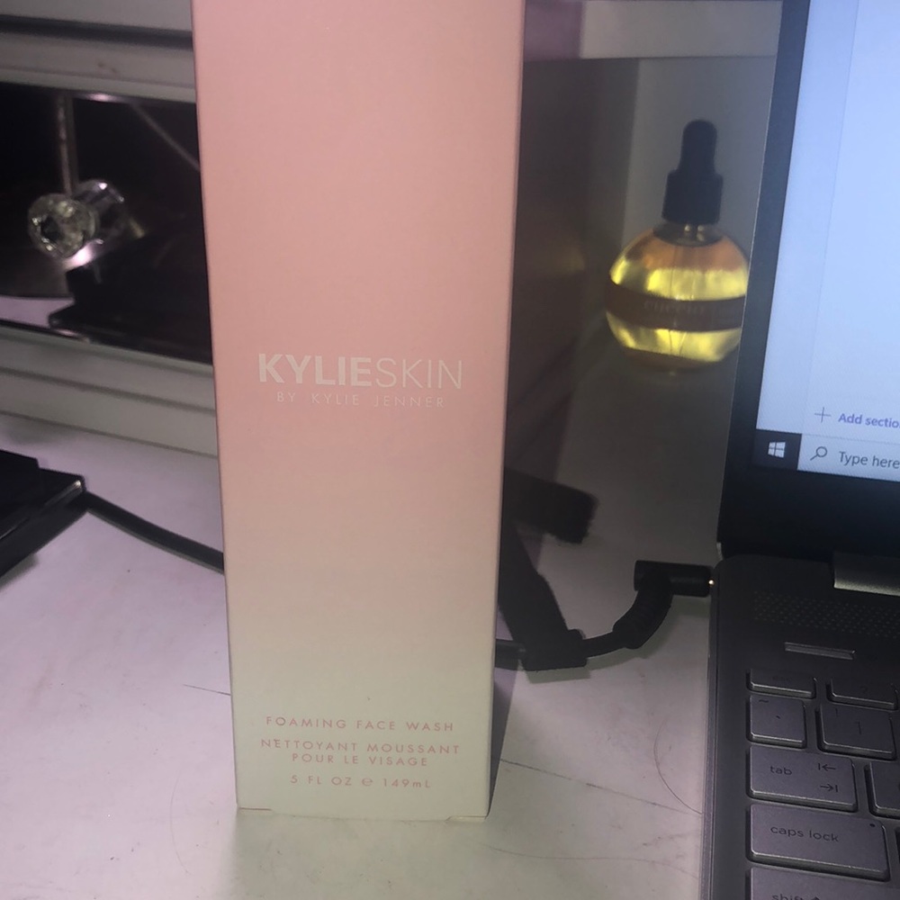 Kylieskin foaming facewash
